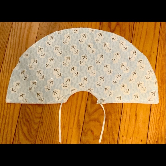 Vintage lace and pearl mini cape - Picture 8 of 14